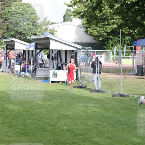 14.06.2026 - 7 Türme Triathlon Andreas Tolksdorf http://msf.ph/oto/9810682 14.06.2026 08:26:36 Schwimmen  meine-sportfotos.de