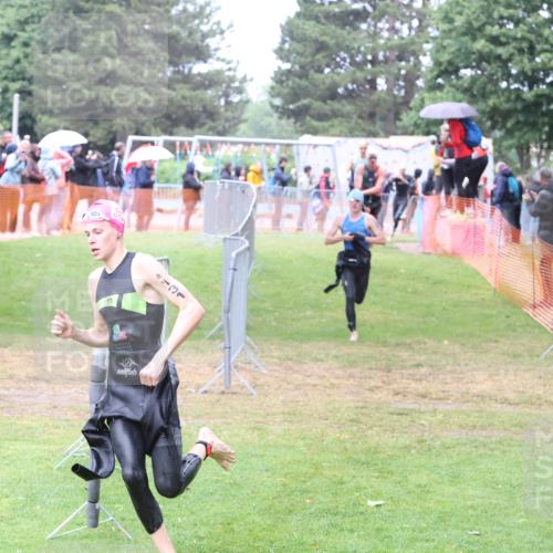 14.06.2026 - 7 Türme Triathlon Andreas Tolksdorf http://msf.ph/oto/9811136 14.06.2026 09:20:01 Schwimmen  meine-sportfotos.de
