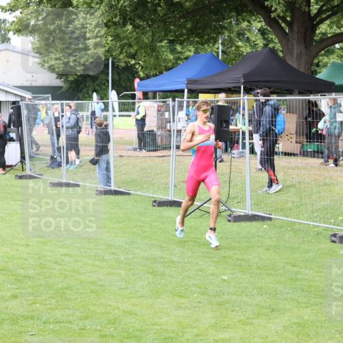 14.06.2026 - 7 Türme Triathlon Andreas Tolksdorf http://msf.ph/oto/9811423 14.06.2026 09:47:35 Schwimmen  meine-sportfotos.de