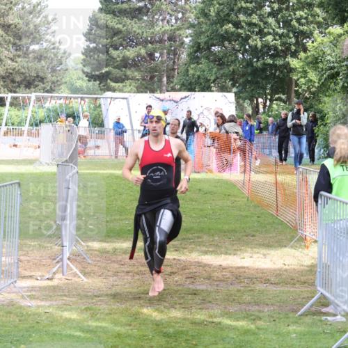 14.06.2026 - 7 Türme Triathlon Andreas Tolksdorf http://msf.ph/oto/9811977 14.06.2026 11:03:45 Schwimmen  meine-sportfotos.de