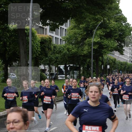 14.06.2026 - REWE Women's Run Jannik Wohlers http://msf.ph/oto/9813325 14.06.2026 10:40:12 Laufen 6710, 6571, 5142, 57 meine-sportfotos.de
