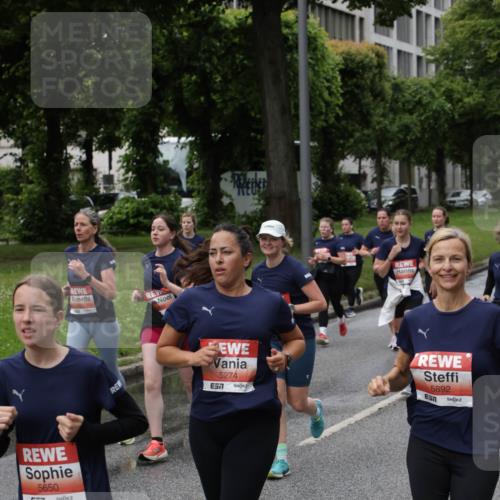 14.06.2026 - REWE Women's Run Jannik Wohlers http://msf.ph/oto/9813359 14.06.2026 10:40:17 Laufen 5650, 5274, 7, 5892 meine-sportfotos.de