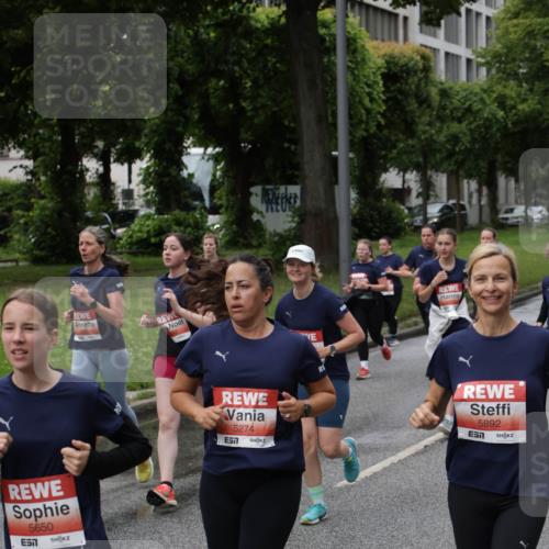 14.06.2026 - REWE Women's Run Jannik Wohlers http://msf.ph/oto/9814249 14.06.2026 10:40:17 Laufen 5650, 5274, 57, 5892, 7 meine-sportfotos.de
