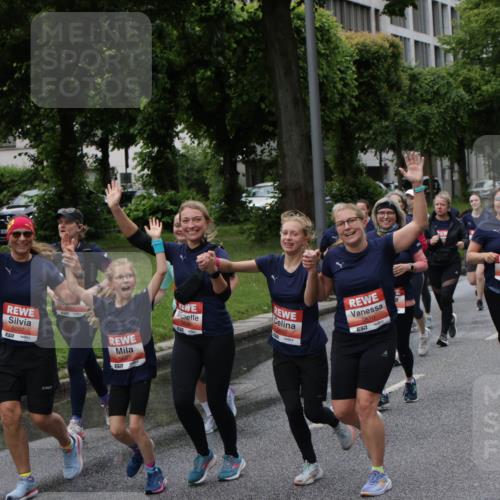 14.06.2026 - REWE Women's Run Jannik Wohlers http://msf.ph/oto/9814315 14.06.2026 10:40:31 Laufen 5027, 2, 5609, 6571, 5610 meine-sportfotos.de