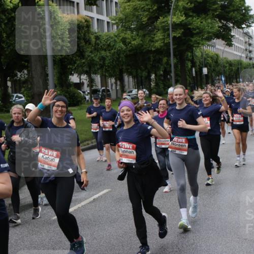 14.06.2026 - REWE Women's Run Jannik Wohlers http://msf.ph/oto/9814337 14.06.2026 10:40:33 Laufen 5507, 5891, 657, 5890, 5415 meine-sportfotos.de