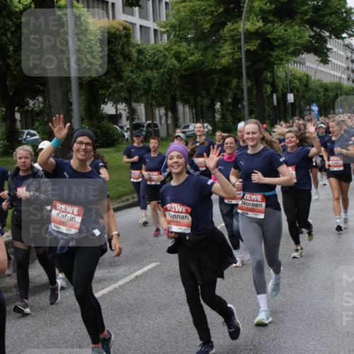 14.06.2026 - REWE Women's Run Jannik Wohlers http://msf.ph/oto/9814338 14.06.2026 10:40:33 Laufen 5507, 5891, 657, 5890 meine-sportfotos.de