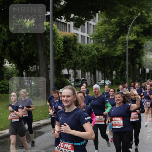 14.06.2026 - REWE Women's Run Jannik Wohlers http://msf.ph/oto/9814342 14.06.2026 10:40:35 Laufen 5415, 5297 meine-sportfotos.de