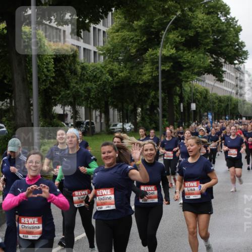 14.06.2026 - REWE Women's Run Jannik Wohlers http://msf.ph/oto/9814344 14.06.2026 10:40:35 Laufen 5689, 657, 5143, 7, 5297, 657 meine-sportfotos.de