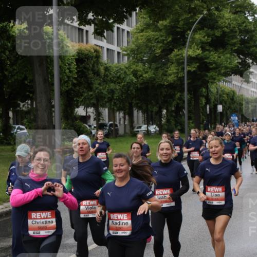 14.06.2026 - REWE Women's Run Jannik Wohlers http://msf.ph/oto/9814347 14.06.2026 10:40:36 Laufen 5689, 7, 5644, 57, 5297, 5, 5144, 5143 meine-sportfotos.de