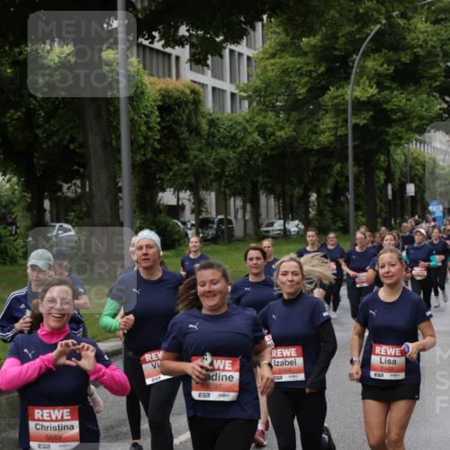 14.06.2026 - REWE Women's Run Jannik Wohlers http://msf.ph/oto/9814351 14.06.2026 10:40:36 Laufen 5689, 5297, 5144, 7, 5143, 57 meine-sportfotos.de