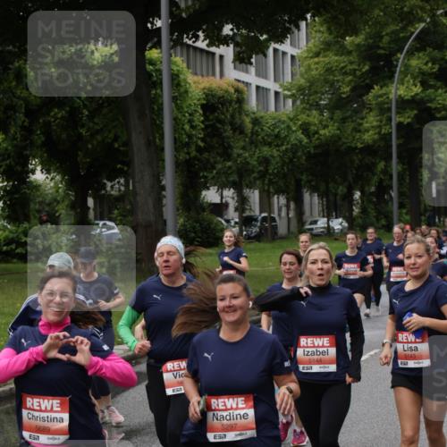 14.06.2026 - REWE Women's Run Jannik Wohlers http://msf.ph/oto/9814354 14.06.2026 10:40:36 Laufen 5689, 56, 57, 5297, 5144, 7, 5143 meine-sportfotos.de
