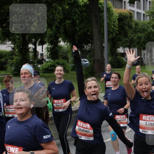 14.06.2026 - REWE Women's Run Jannik Wohlers http://msf.ph/oto/9814359 14.06.2026 10:40:37 Laufen 5721, 51, 5720, 8297, 5144, 5557, 5143, 7 meine-sportfotos.de