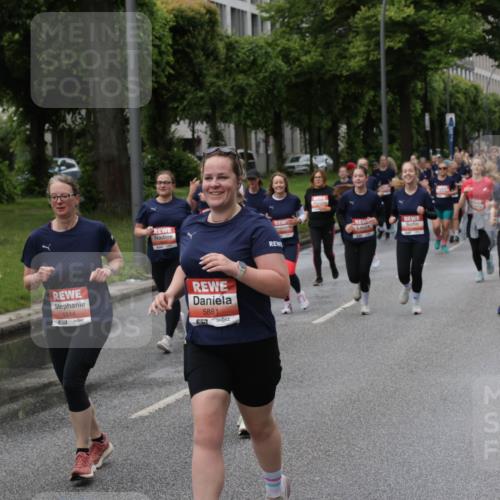 14.06.2026 - REWE Women's Run Jannik Wohlers http://msf.ph/oto/9814383 14.06.2026 10:40:40 Laufen 5514, 657, 5881, 57 meine-sportfotos.de