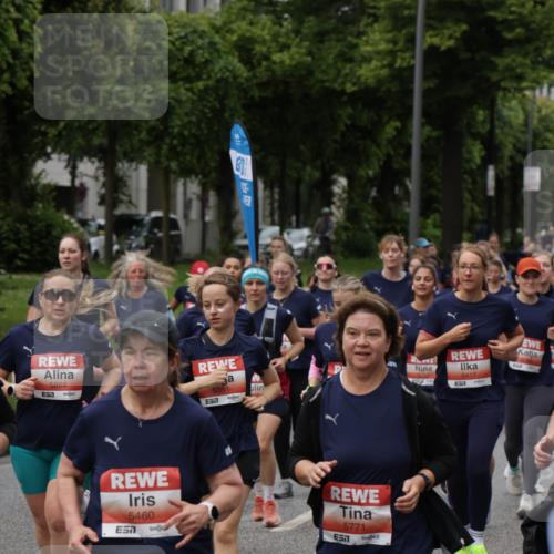 14.06.2026 - REWE Women's Run Jannik Wohlers http://msf.ph/oto/9814402 14.06.2026 10:40:47 Laufen 5864, 657, 5351, 57, 5460, 5771, 5417 meine-sportfotos.de