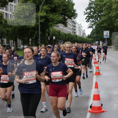 14.06.2026 - REWE Women's Run Jannik Wohlers http://msf.ph/oto/9814416 14.06.2026 10:40:49 Laufen 5417, 57, 5601, 5546, 7, 5445, 57, 5928 meine-sportfotos.de