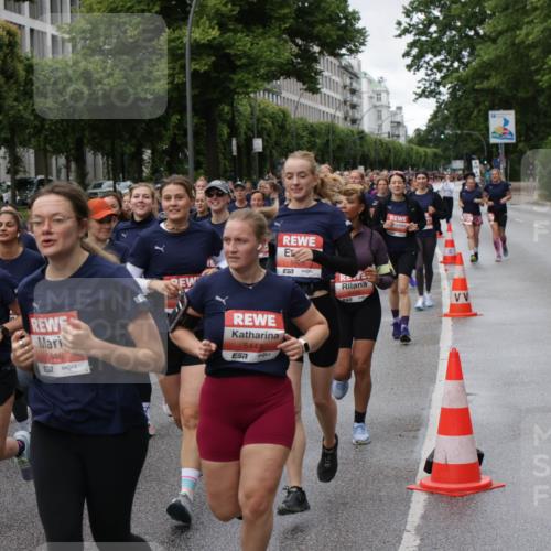 14.06.2026 - REWE Women's Run Jannik Wohlers http://msf.ph/oto/9814422 14.06.2026 10:40:50 Laufen 5417, 57, 5601, 57, 5546, 5445, 57, 57 meine-sportfotos.de