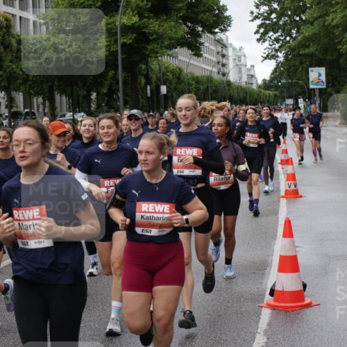 14.06.2026 - REWE Women's Run Jannik Wohlers http://msf.ph/oto/9814423 14.06.2026 10:40:50 Laufen 5417, 5601, 657, 5546, 57, 5445, 57, 5928, 57, 1 meine-sportfotos.de