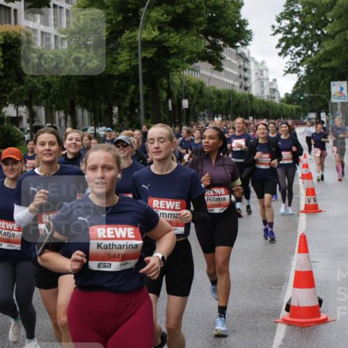 14.06.2026 - REWE Women's Run Jannik Wohlers http://msf.ph/oto/9814427 14.06.2026 10:40:50 Laufen 8282, 5586, 5445, 7, 5486 meine-sportfotos.de