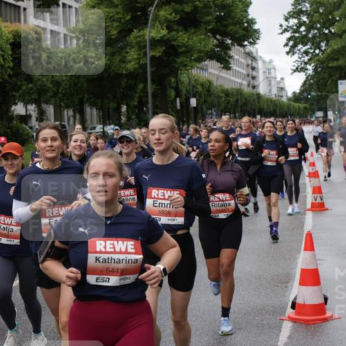14.06.2026 - REWE Women's Run Jannik Wohlers http://msf.ph/oto/9814428 14.06.2026 10:40:50 Laufen 5282, 51, 5586, 5928, 57, 5486, 5445, 7 meine-sportfotos.de