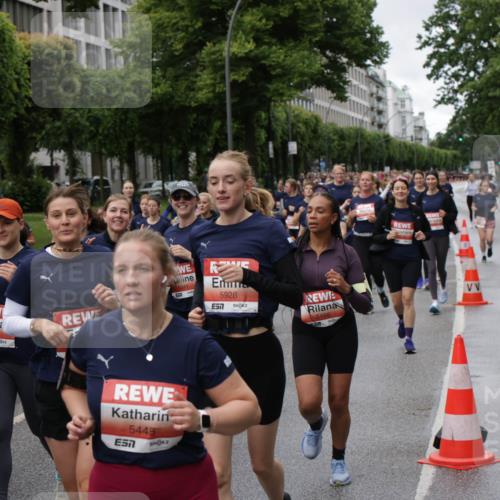 14.06.2026 - REWE Women's Run Jannik Wohlers http://msf.ph/oto/9814430 14.06.2026 10:40:50 Laufen 5282, 5586, 4, 5445, 7, 5341, 5928, 7, 5486 meine-sportfotos.de