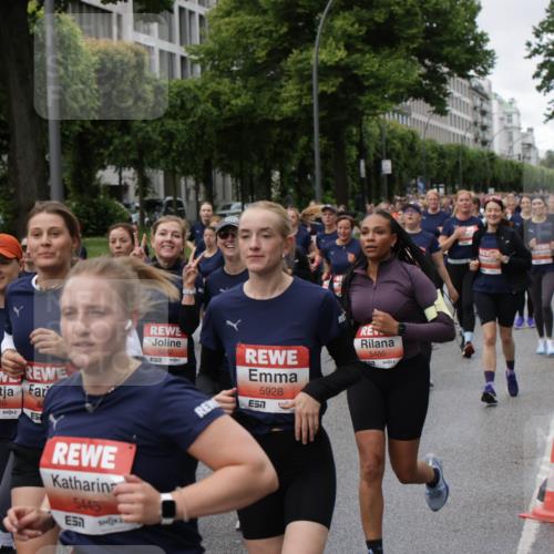 14.06.2026 - REWE Women's Run Jannik Wohlers http://msf.ph/oto/9814435 14.06.2026 10:40:51 Laufen 5586, 7, 5, 5445, 5242, 7, 5928, 7, 5486 meine-sportfotos.de