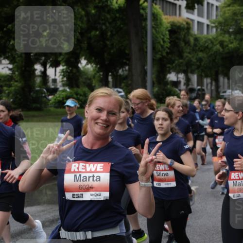 14.06.2026 - REWE Women's Run Jannik Wohlers http://msf.ph/oto/9814457 14.06.2026 10:40:57 Laufen 6024, 57, 5420, 524 meine-sportfotos.de