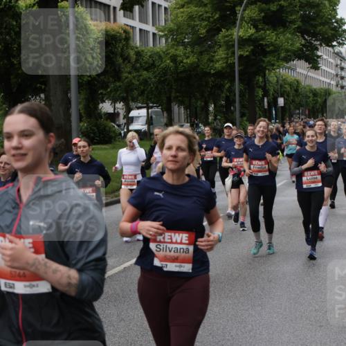 14.06.2026 - REWE Women's Run Jannik Wohlers http://msf.ph/oto/9814530 14.06.2026 10:41:12 Laufen 5743, 57, 5744, 5204, 77 meine-sportfotos.de