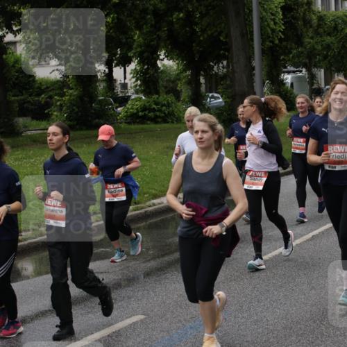 14.06.2026 - REWE Women's Run Jannik Wohlers http://msf.ph/oto/9814547 14.06.2026 10:41:14 Laufen 5752, 577, 5327, 51, 5748, 7 meine-sportfotos.de
