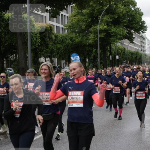 14.06.2026 - REWE Women's Run Jannik Wohlers http://msf.ph/oto/9814596 14.06.2026 10:41:25 Laufen 5522, 57, 7, 00, 6623, 51, 5666, 517 meine-sportfotos.de