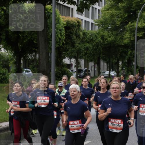 14.06.2026 - REWE Women's Run Jannik Wohlers http://msf.ph/oto/9814651 14.06.2026 10:41:37 Laufen 5119, 7, 5221, 57, 5236, 7 meine-sportfotos.de