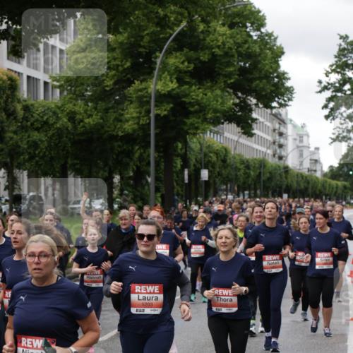 14.06.2026 - REWE Women's Run Jannik Wohlers http://msf.ph/oto/9814653 14.06.2026 10:41:38 Laufen 5236, 51, 5203, 7, 5232 meine-sportfotos.de
