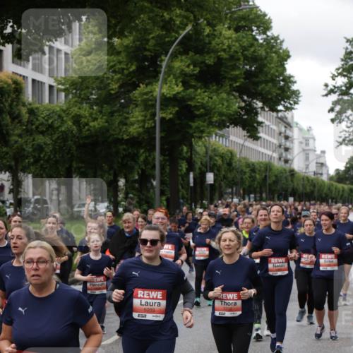 14.06.2026 - REWE Women's Run Jannik Wohlers http://msf.ph/oto/9814654 14.06.2026 10:41:38 Laufen 5236, 7, 5203, 5232, 7 meine-sportfotos.de