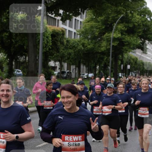 14.06.2026 - REWE Women's Run Jannik Wohlers http://msf.ph/oto/9814677 14.06.2026 10:41:43 Laufen 5491 meine-sportfotos.de
