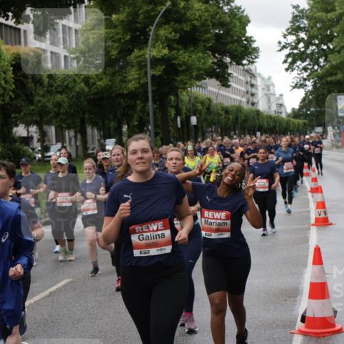 14.06.2026 - REWE Women's Run Jannik Wohlers http://msf.ph/oto/9814718 14.06.2026 10:41:49 Laufen 5727, 7, 5606, 57, 5149, 7 meine-sportfotos.de