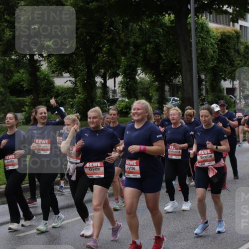 14.06.2026 - REWE Women's Run Jannik Wohlers http://msf.ph/oto/9814837 14.06.2026 10:42:17 Laufen 5018, 5384, 157 meine-sportfotos.de
