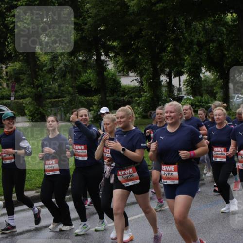 14.06.2026 - REWE Women's Run Jannik Wohlers http://msf.ph/oto/9814844 14.06.2026 10:42:17 Laufen 6018, 063, 5385, 5856 meine-sportfotos.de