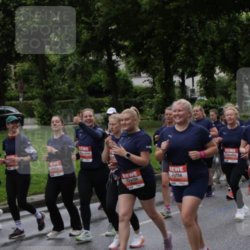 14.06.2026 - REWE Women's Run Jannik Wohlers http://msf.ph/oto/9814845 14.06.2026 10:42:17 Laufen 6018, 51, 5385, 5856 meine-sportfotos.de