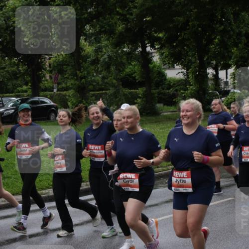 14.06.2026 - REWE Women's Run Jannik Wohlers http://msf.ph/oto/9814850 14.06.2026 10:42:17 Laufen 5, 6, 51, 5385, 7, 5724, 5856 meine-sportfotos.de