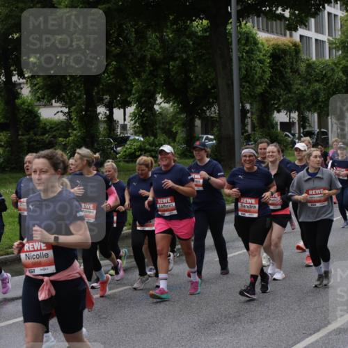 14.06.2026 - REWE Women's Run Jannik Wohlers http://msf.ph/oto/9814855 14.06.2026 10:42:18 Laufen 157, 5859, 5856, 657 meine-sportfotos.de