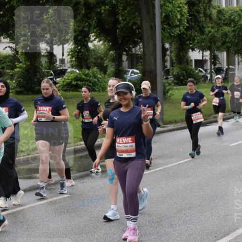 14.06.2026 - REWE Women's Run Jannik Wohlers http://msf.ph/oto/9814920 14.06.2026 10:42:27 Laufen 5028, 5252, 51 meine-sportfotos.de
