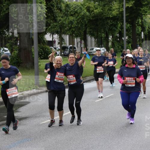14.06.2026 - REWE Women's Run Jannik Wohlers http://msf.ph/oto/9814931 14.06.2026 10:42:29 Laufen 5663, 51, 5726, 5768 meine-sportfotos.de