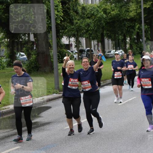 14.06.2026 - REWE Women's Run Jannik Wohlers http://msf.ph/oto/9814937 14.06.2026 10:42:30 Laufen 5663, 51, 5726, 57, 5768 meine-sportfotos.de