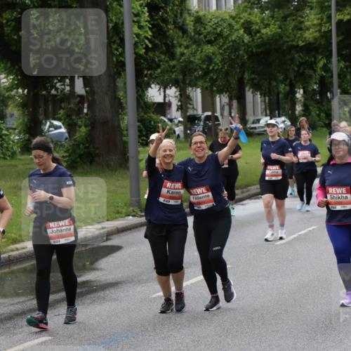 14.06.2026 - REWE Women's Run Jannik Wohlers http://msf.ph/oto/9814938 14.06.2026 10:42:30 Laufen 5663, 57, 5726, 657, 6014, 5768, 7 meine-sportfotos.de