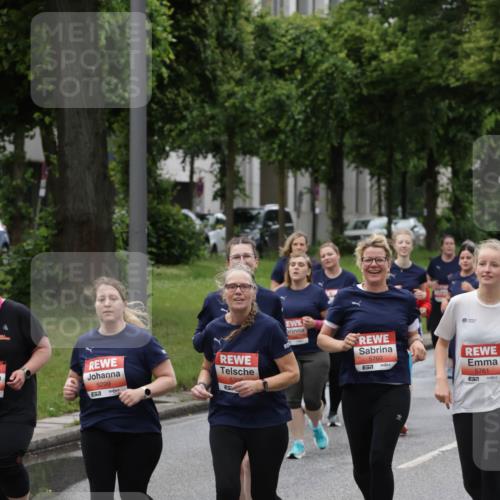 14.06.2026 - REWE Women's Run Jannik Wohlers http://msf.ph/oto/9814977 14.06.2026 10:42:37 Laufen 5299, 57, 5300, 5762, 57, 5761, 57 meine-sportfotos.de
