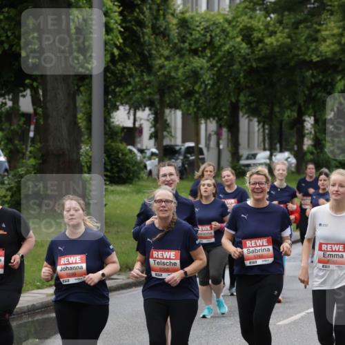 14.06.2026 - REWE Women's Run Jannik Wohlers http://msf.ph/oto/9814978 14.06.2026 10:42:37 Laufen 5299, 57, 5300, 5762, 7, 5761, 7 meine-sportfotos.de