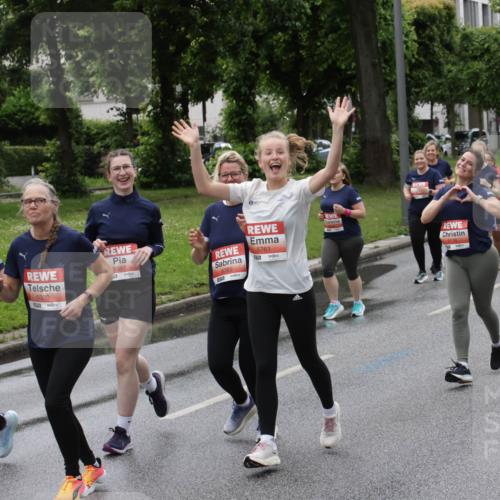 14.06.2026 - REWE Women's Run Jannik Wohlers http://msf.ph/oto/9815000 14.06.2026 10:42:40 Laufen 5299, 57, 5300, 5987, 5762, 517, 5761, 57 meine-sportfotos.de