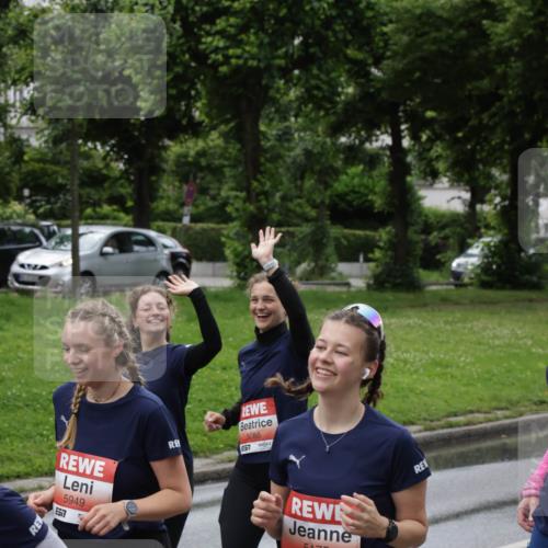 14.06.2026 - REWE Women's Run Jannik Wohlers http://msf.ph/oto/9815071 14.06.2026 10:42:52 Laufen 5949, 517, 5088, 7, 5175 meine-sportfotos.de