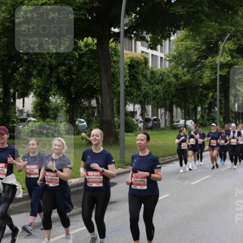 14.06.2026 - REWE Women's Run Jannik Wohlers http://msf.ph/oto/9815087 14.06.2026 10:42:55 Laufen 5127, 5124 meine-sportfotos.de