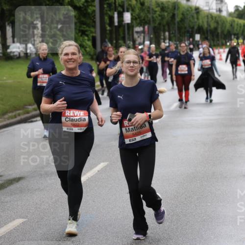 14.06.2026 - REWE Women's Run Jannik Wohlers http://msf.ph/oto/9815305 14.06.2026 10:43:48 Laufen 5422, 5425, 7 meine-sportfotos.de