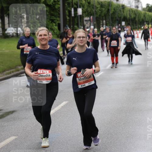 14.06.2026 - REWE Women's Run Jannik Wohlers http://msf.ph/oto/9815306 14.06.2026 10:43:48 Laufen 5422, 5425, 7 meine-sportfotos.de